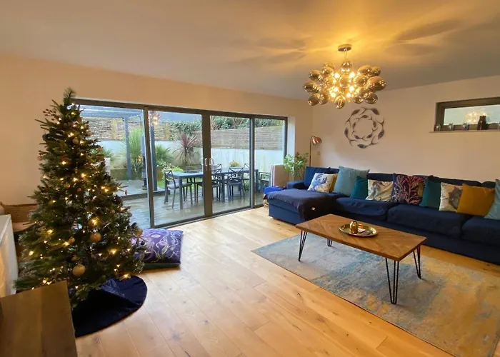 Tregenna House: Refurbished Family Townhouse with Garden and Parking Villa St Ives 